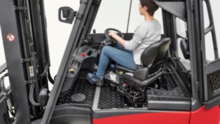 Rotatable driver's cabin of a Linde truck