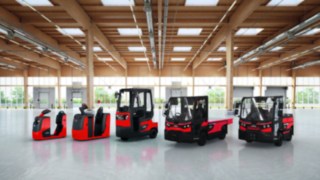 Group picture with Linde tractors and platform trucks 