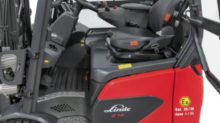 Linde MH:n räjähdyssuojatun sähkökäyttöisen haarukkatrukin sisäkuva