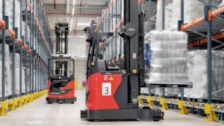 The automated reach truck from Linde storing a pallet