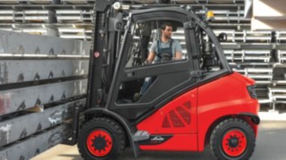 Linde ic-truck moving