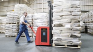 Linde pallet stacker with Li-ION technology