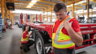 Employee checking the Secure Distance Vest from Linde Material Handling