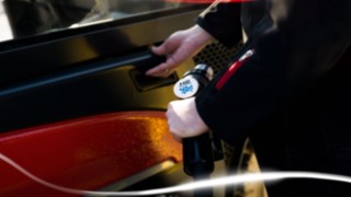 Linde Material Handlingin polttokennoteknologiaa käyttävä trukki tankataan.