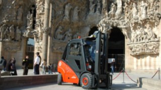 Linden vuokratrukit Sagrada Famíliassa, Barcelonassa