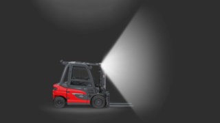 Linde VertiLightilla varustettu Linde MH -vastapainotrukki.