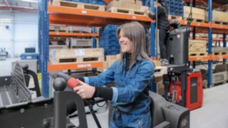 Kuljettaja katsoo eteen, mikään ei peitä näkökenttää.