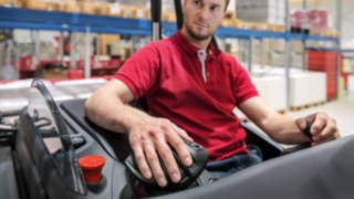 Employee puts his hand on the multifunction lever from Linde Material Handling